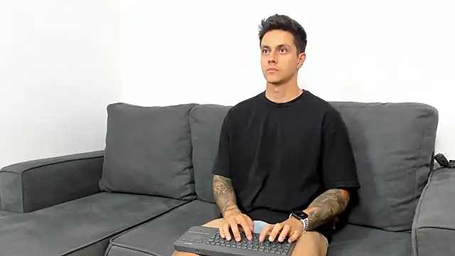 Snapshot of JeanBroc chatting on 10/13/25, 08:31 JeanBroc online show from 10/13/25, 08:31