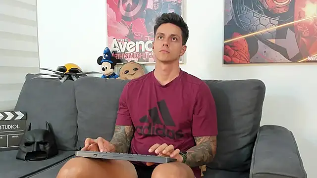 Snapshot of JeanBroc chatting on 11/18/25, 08:02 JeanBroc online show from 11/18/25, 08:02