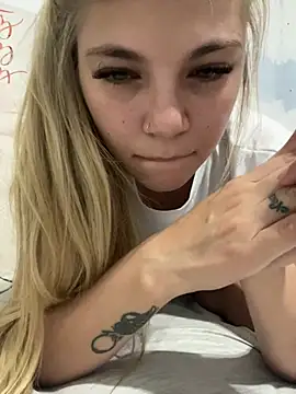 Snapshot of PEACHY439 chatting on 02/20/25, 04:28 PEACHY439 online show from 02/20/25, 04:28