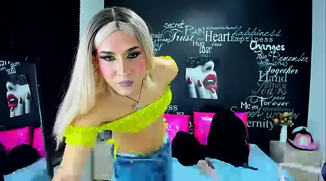 DarianaGia online show from 12/04/24, 05:05