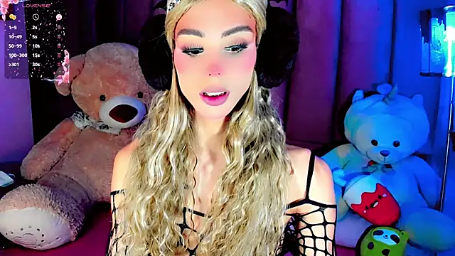 Snapshot of dollswit01 chatting on 01/18/26, 03:27 dollswit01 online show from 01/18/26, 03:27