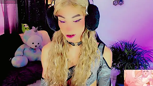 Snapshot of dollswit01 chatting on 03/06/26, 02:57 dollswit01 online show from 03/06/26, 02:57