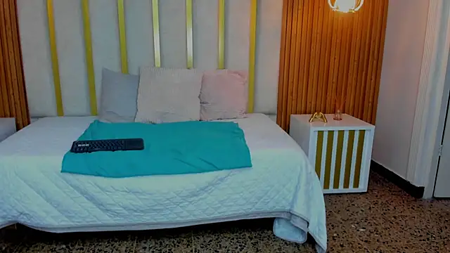 Snapshot of love_mommy chatting on 03/19/25, 05:52 love mommy online show from 03/19/25, 05:52