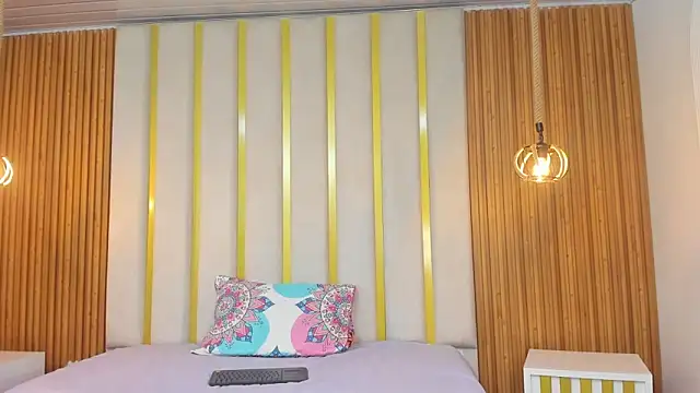 Snapshot of love_mommy chatting on 10/31/25, 07:15 love mommy online show from 10/31/25, 07:15