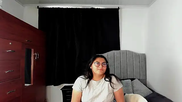 Snapshot of lorymoon chatting on 01/10/25, 06:49 lorymoon online show from 01/10/25, 06:49