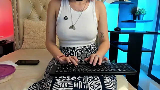 AlexaFoxy18 online show from 12/10/24, 04:24