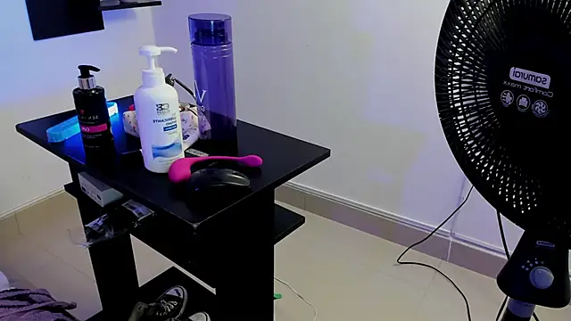 AlexaFoxy18 online show from 02/07/25, 07:18