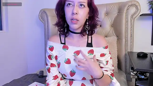 AlexaFoxy18 online show from 02/12/25, 04:23