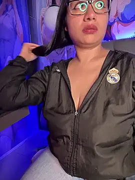 Im Little online show from 09/15/25, 03:17