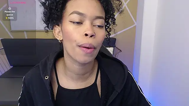 Snapshot of Shenna_brunette_ chatting on 03/07/25, 01:07 Shenna brunette online show from 03/07/25, 01:07