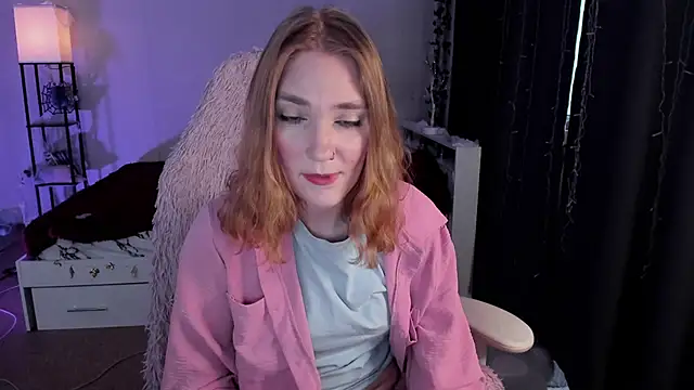 Snapshot of ReddHotPipper chatting on 10/29/25, 02:58 ReddHotPipper online show from 10/29/25, 02:58