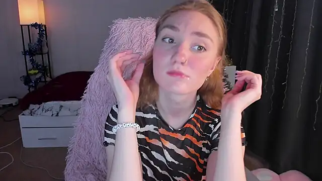 Snapshot of ReddHotPipper chatting on 12/14/25, 03:45 ReddHotPipper online show from 12/14/25, 03:45