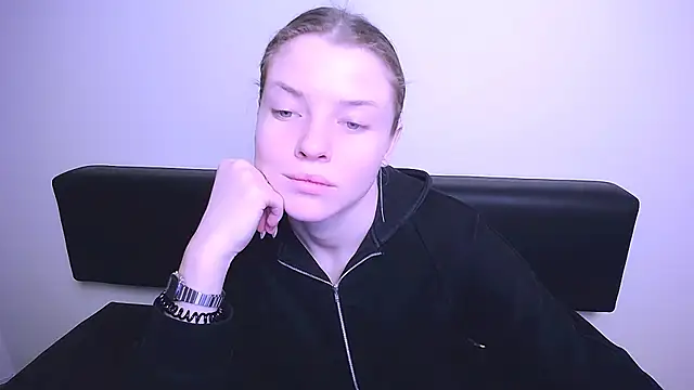 Snapshot of MissOliviaa_ chatting on 02/04/25, 09:49 MissOliviaa  online show from 02/04/25, 09:49