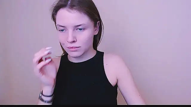 Snapshot of MissOliviaa_ chatting on 02/07/25, 04:03 MissOliviaa  online show from 02/07/25, 04:03