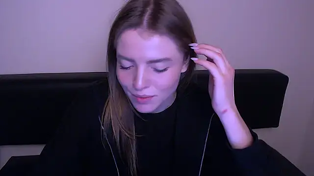 Snapshot of MissOliviaa_ chatting on 02/21/25, 01:33 MissOliviaa  online show from 02/21/25, 01:33