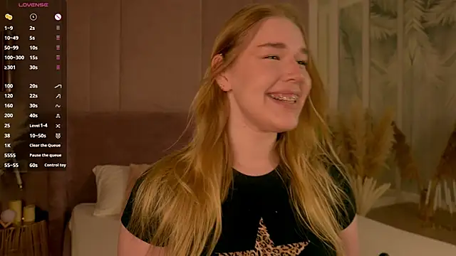Smiley Mia online show from 05/13/26, 05:16