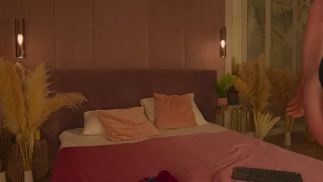 Smiley Mia online show from 05/18/26, 05:24