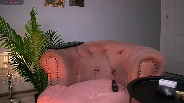 SerenaGrantt online show from 10/25/25, 06:24