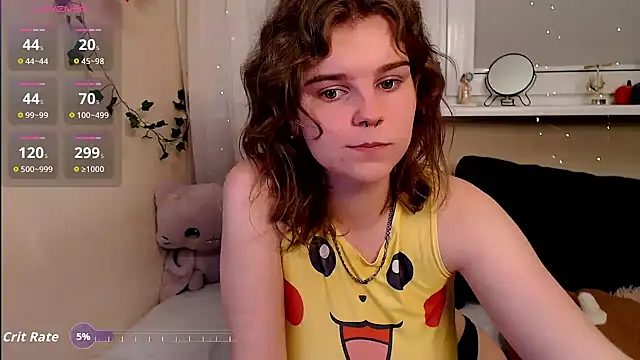 Snapshot of Moona_xx chatting on 10/26/25, 10:47 Moona xx online show from 10/26/25, 10:47