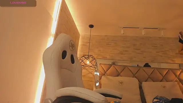 dorothy vegga online show from 03/06/25, 03:57