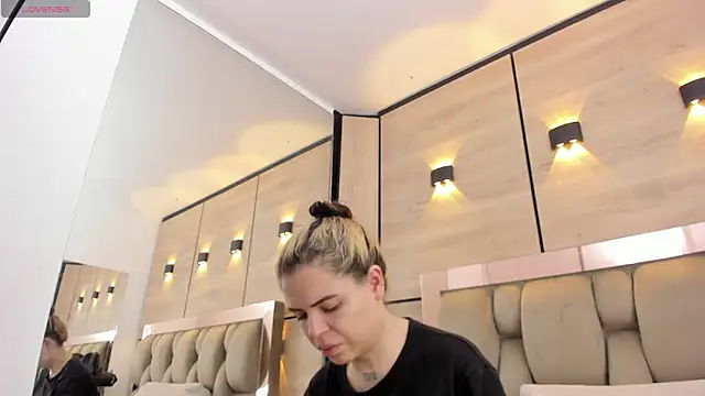 Snapshot of dorothy_vegga chatting on 12/21/25, 03:46 dorothy vegga online show from 12/21/25, 03:46