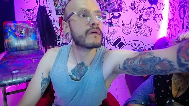 Snapshot of tatouagendecouple chatting on 12/12/24, 08:36 tatouagendecouple online show from 12/12/24, 08:36