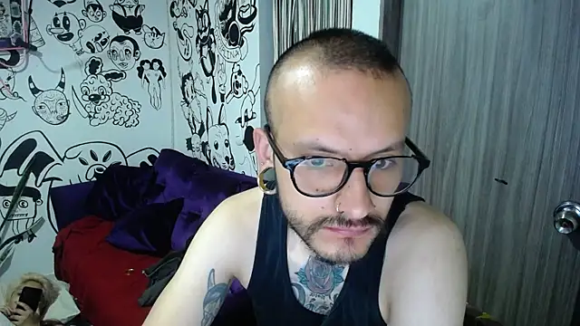 Snapshot of tatouagendecouple chatting on 01/14/25, 12:35 tatouagendecouple online show from 01/14/25, 12:35