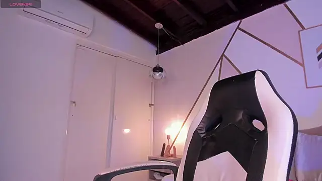 emma carterr1 online show from 12/30/24, 10:12