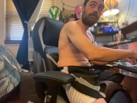 Snapshot of slutty_guy12 chatting on 01/28/25, 04:08 slutty guy12 online show from 01/28/25, 04:08