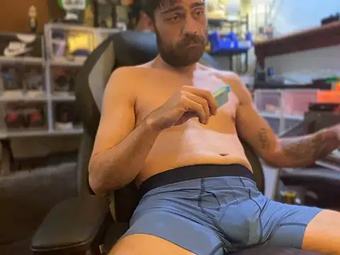 Snapshot of slutty_guy12 chatting on 01/29/25, 02:40 slutty guy12 online show from 01/29/25, 02:40