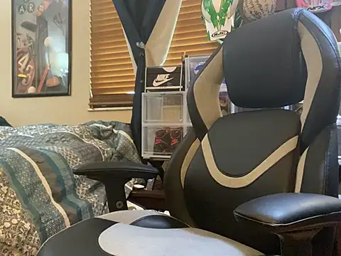 Snapshot of slutty_guy12 chatting on 02/02/25, 08:19 slutty guy12 online show from 02/02/25, 08:19