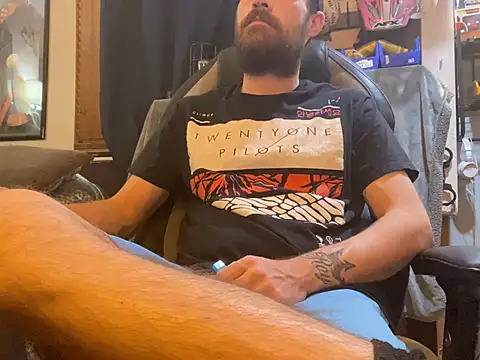 Snapshot of slutty_guy12 chatting on 02/04/25, 01:13 slutty guy12 online show from 02/04/25, 01:13