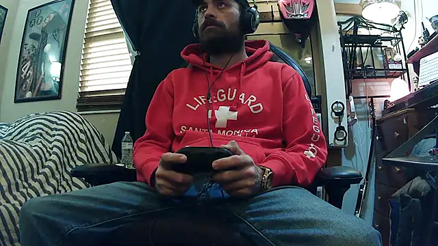 Snapshot of slutty_guy12 chatting on 02/14/25, 10:04 slutty guy12 online show from 02/14/25, 10:04