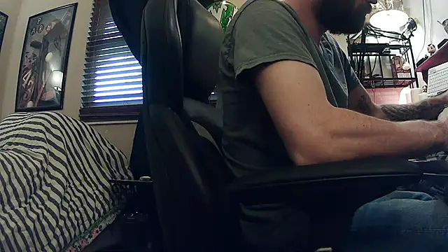 Snapshot of slutty_guy12 chatting on 02/15/25, 08:01 slutty guy12 online show from 02/15/25, 08:01