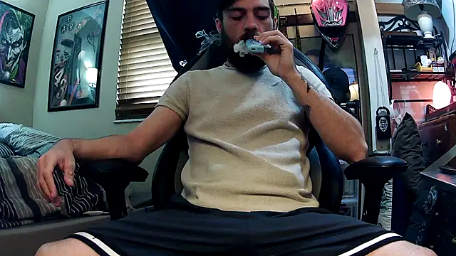 Snapshot of slutty_guy12 chatting on 03/01/25, 06:32 slutty guy12 online show from 03/01/25, 06:32