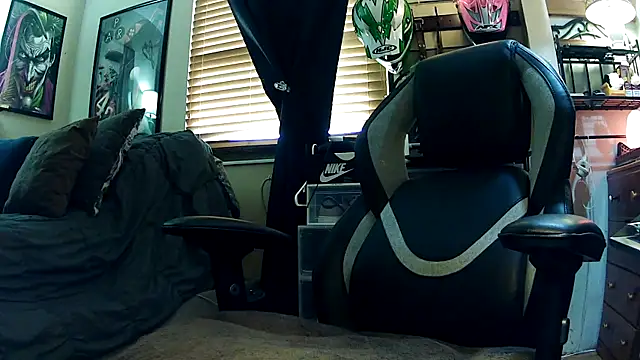 Snapshot of slutty_guy12 chatting on 03/01/25, 10:10 slutty guy12 online show from 03/01/25, 10:10