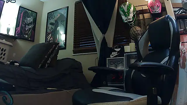 Snapshot of slutty_guy12 chatting on 03/06/25, 12:10 slutty guy12 online show from 03/06/25, 12:10