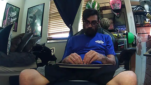 Snapshot of slutty_guy12 chatting on 03/11/25, 10:31 slutty guy12 online show from 03/11/25, 10:31