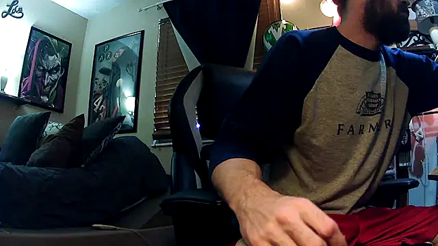 Snapshot of slutty_guy12 chatting on 03/12/25, 03:18 slutty guy12 online show from 03/12/25, 03:18