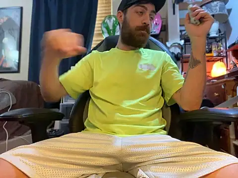 Snapshot of slutty_guy12 chatting on 03/20/25, 04:53 slutty guy12 online show from 03/20/25, 04:53