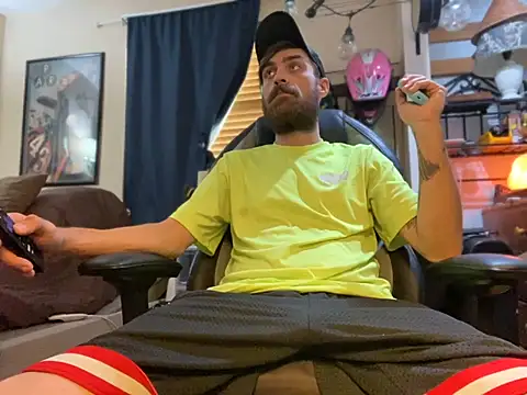 Snapshot of slutty_guy12 chatting on 03/21/25, 08:18 slutty guy12 online show from 03/21/25, 08:18