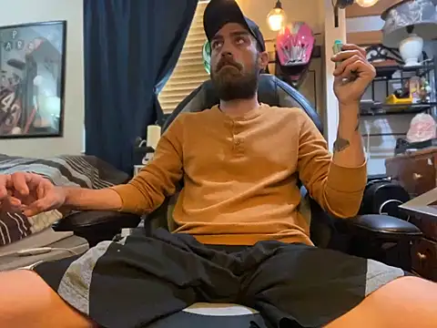 Snapshot of slutty_guy12 chatting on 03/22/25, 04:26 slutty guy12 online show from 03/22/25, 04:26