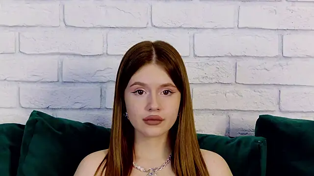 MilanaBalmain online show from 02/08/25, 03:31