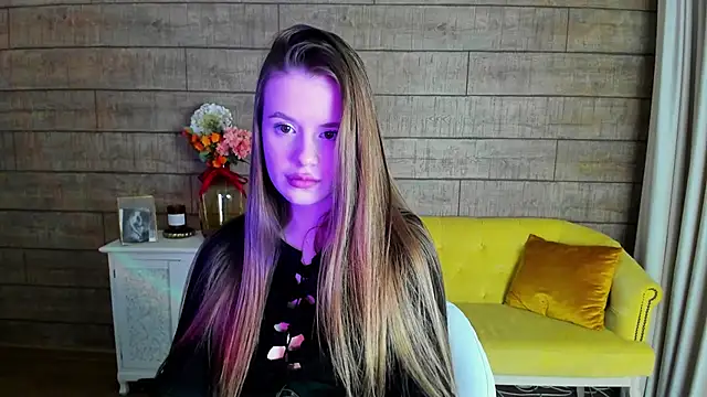 MilanaBalmain online show from 02/17/25, 02:37