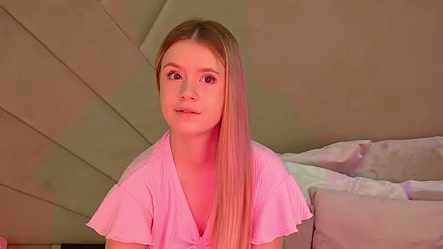 MilanaBalmain online show from 09/22/25, 04:36