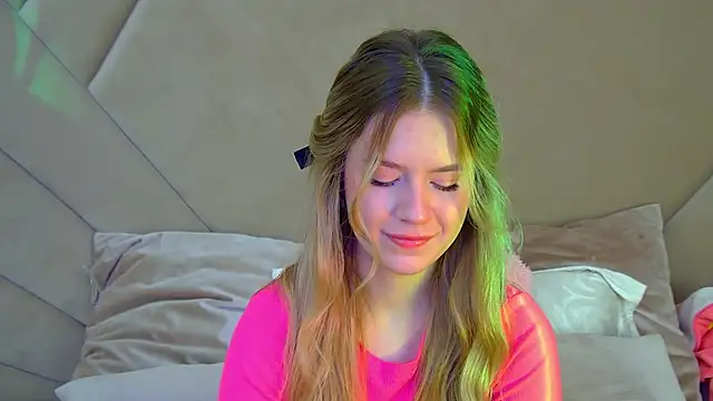 MilanaBalmain online show from 10/13/25, 04:12