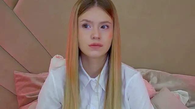 MilanaBalmain online show from 10/20/25, 04:13