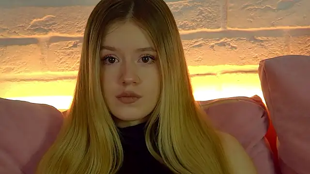 MilanaBalmain online show from 12/01/25, 04:39