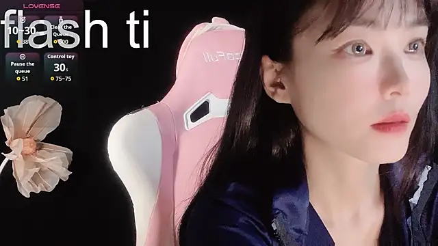 Snapshot of Ahrii_xia chatting on 11/07/25, 09:31 Ahrii xia online show from 11/07/25, 09:31