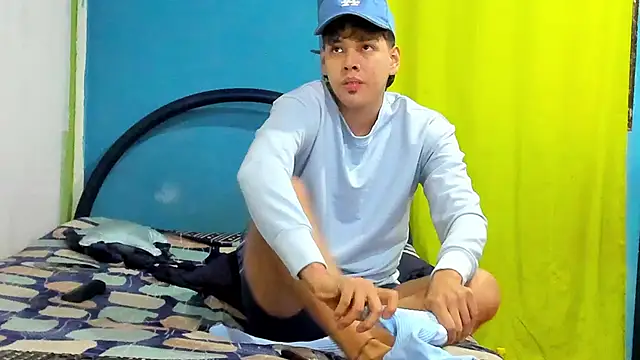 Snapshot of zackmontieel chatting on 12/27/24, 08:24 zackmontieel online show from 12/27/24, 08:24